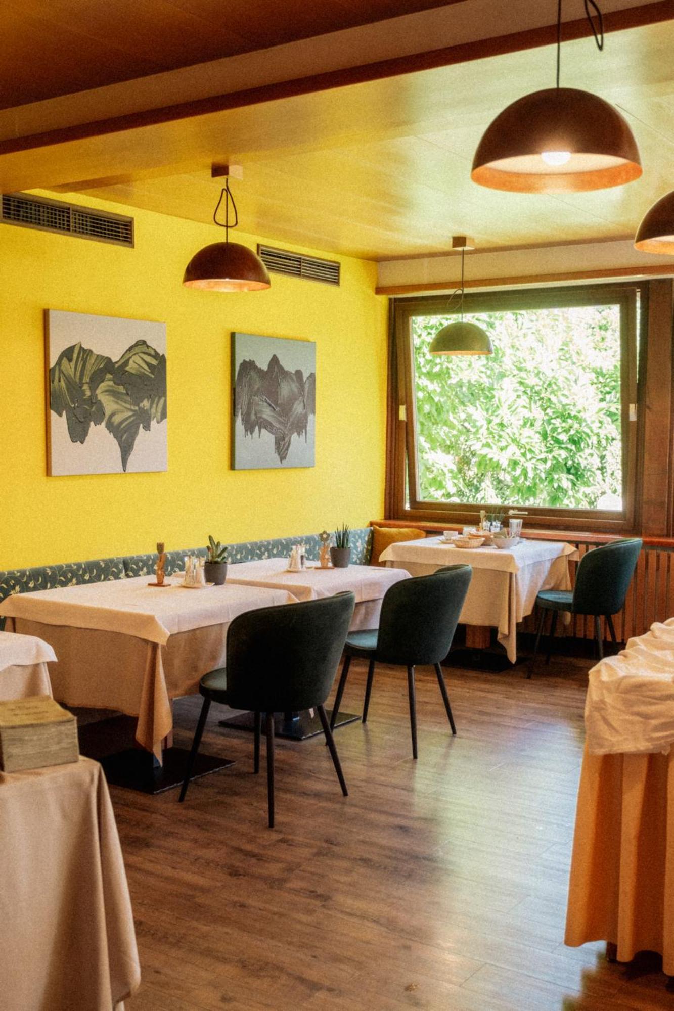 Angerburg Blumenhotel Appiano Sulla Strada Del Vino Exterior foto