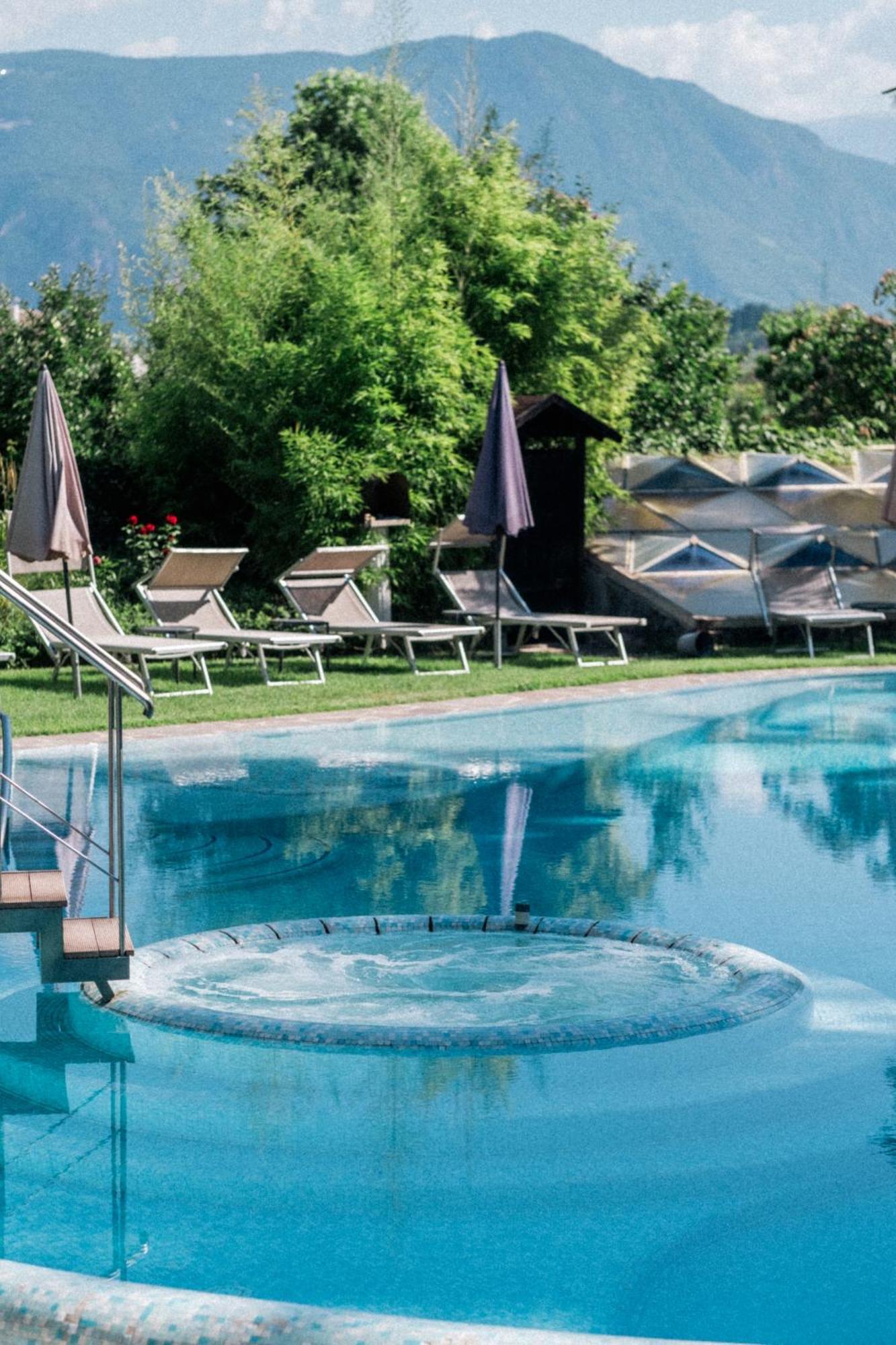 Angerburg Blumenhotel Appiano Sulla Strada Del Vino Exterior foto