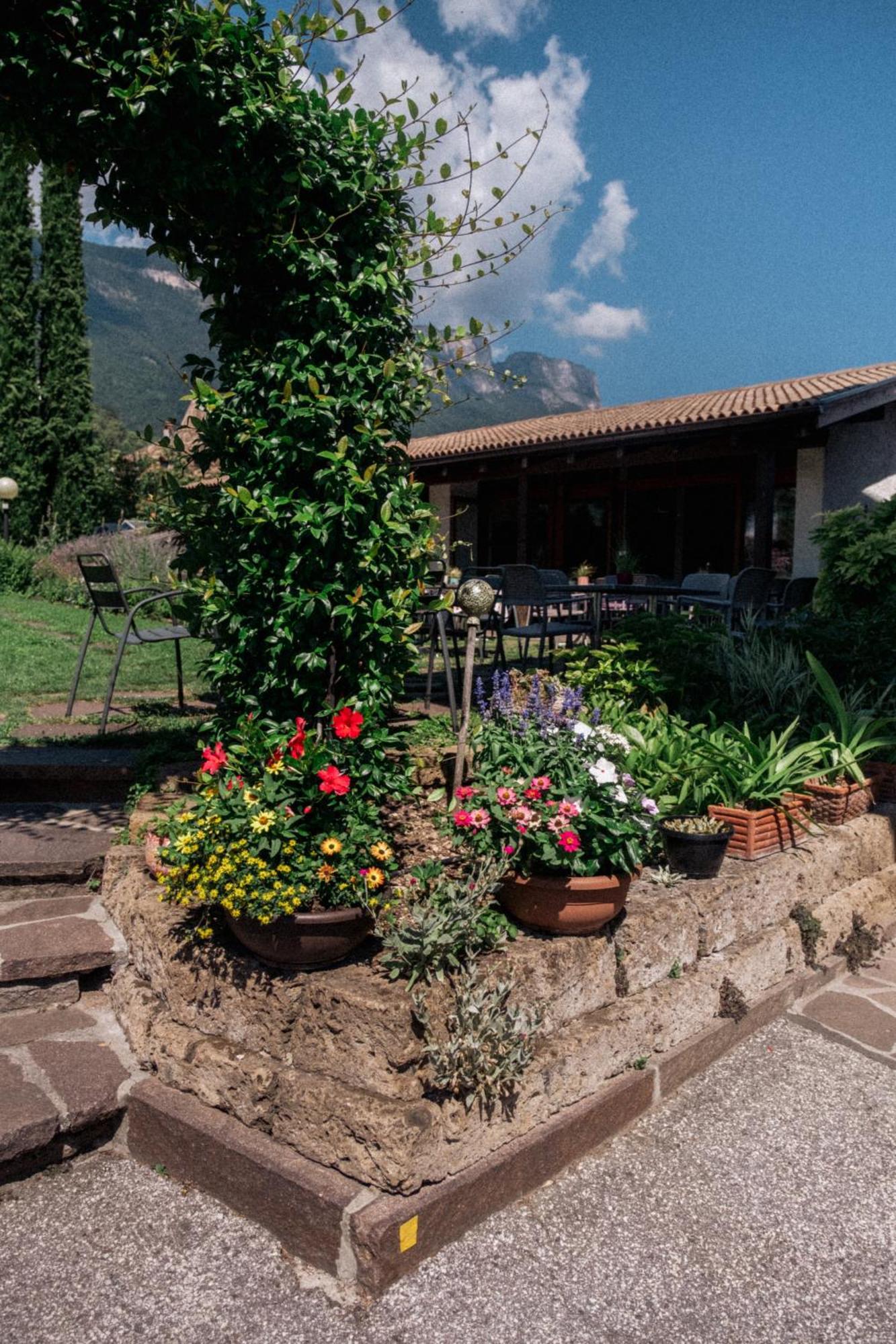 Angerburg Blumenhotel Appiano Sulla Strada Del Vino Exterior foto
