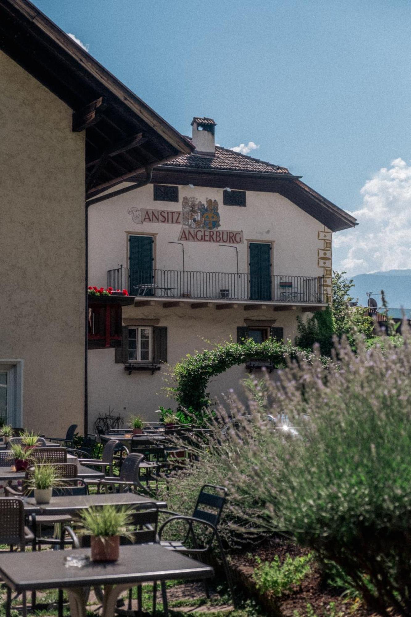 Angerburg Blumenhotel Appiano Sulla Strada Del Vino Exterior foto