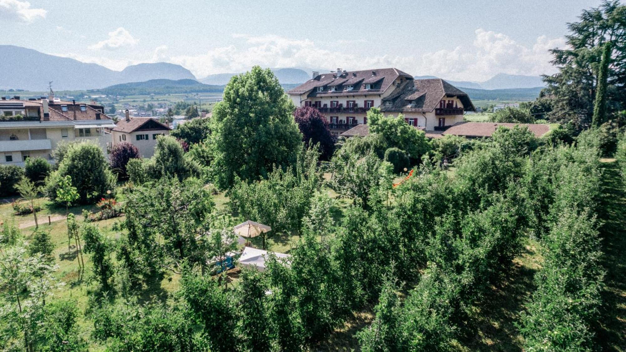 Angerburg Blumenhotel Appiano Sulla Strada Del Vino Exterior foto