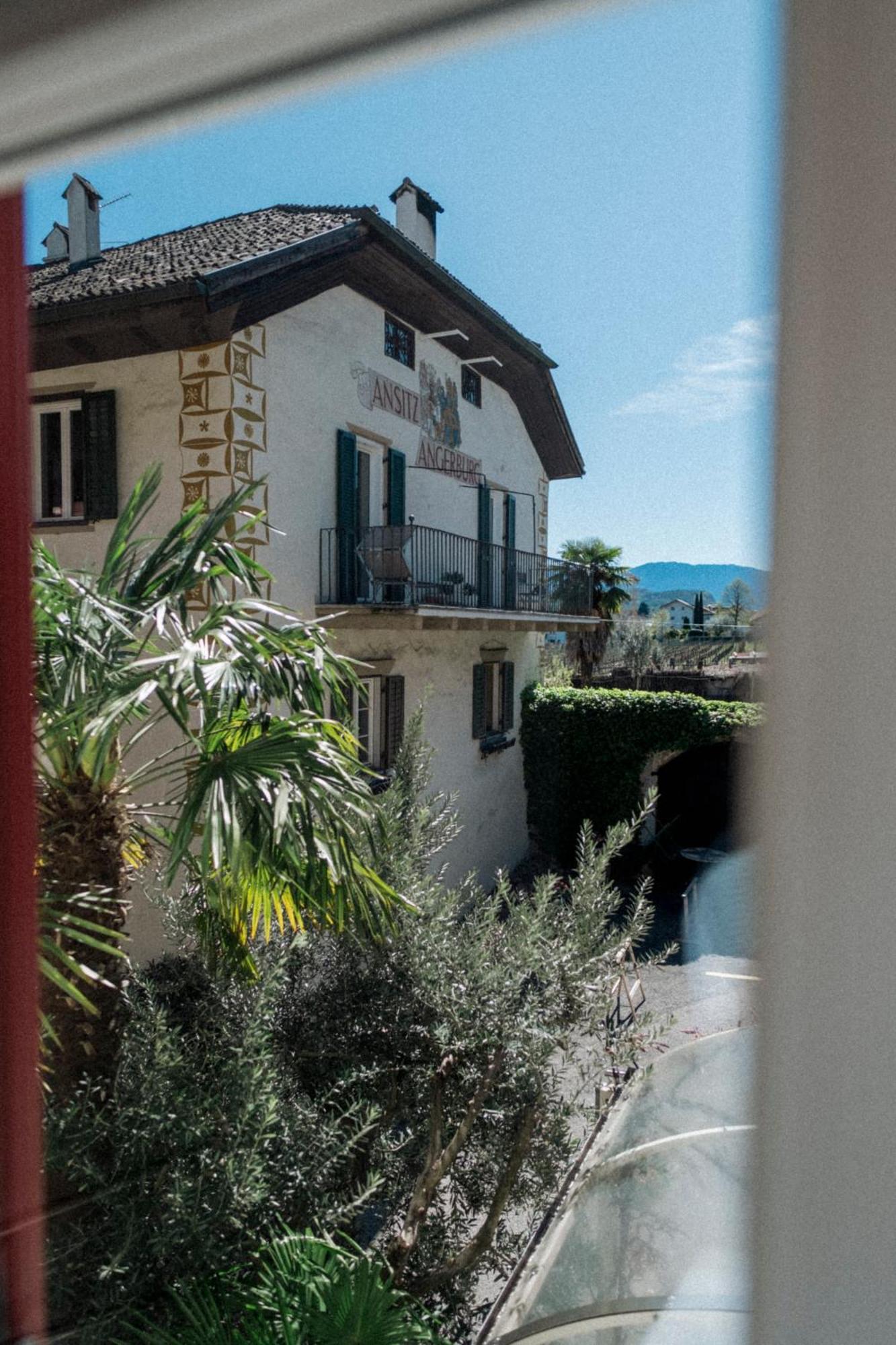 Angerburg Blumenhotel Appiano Sulla Strada Del Vino Exterior foto