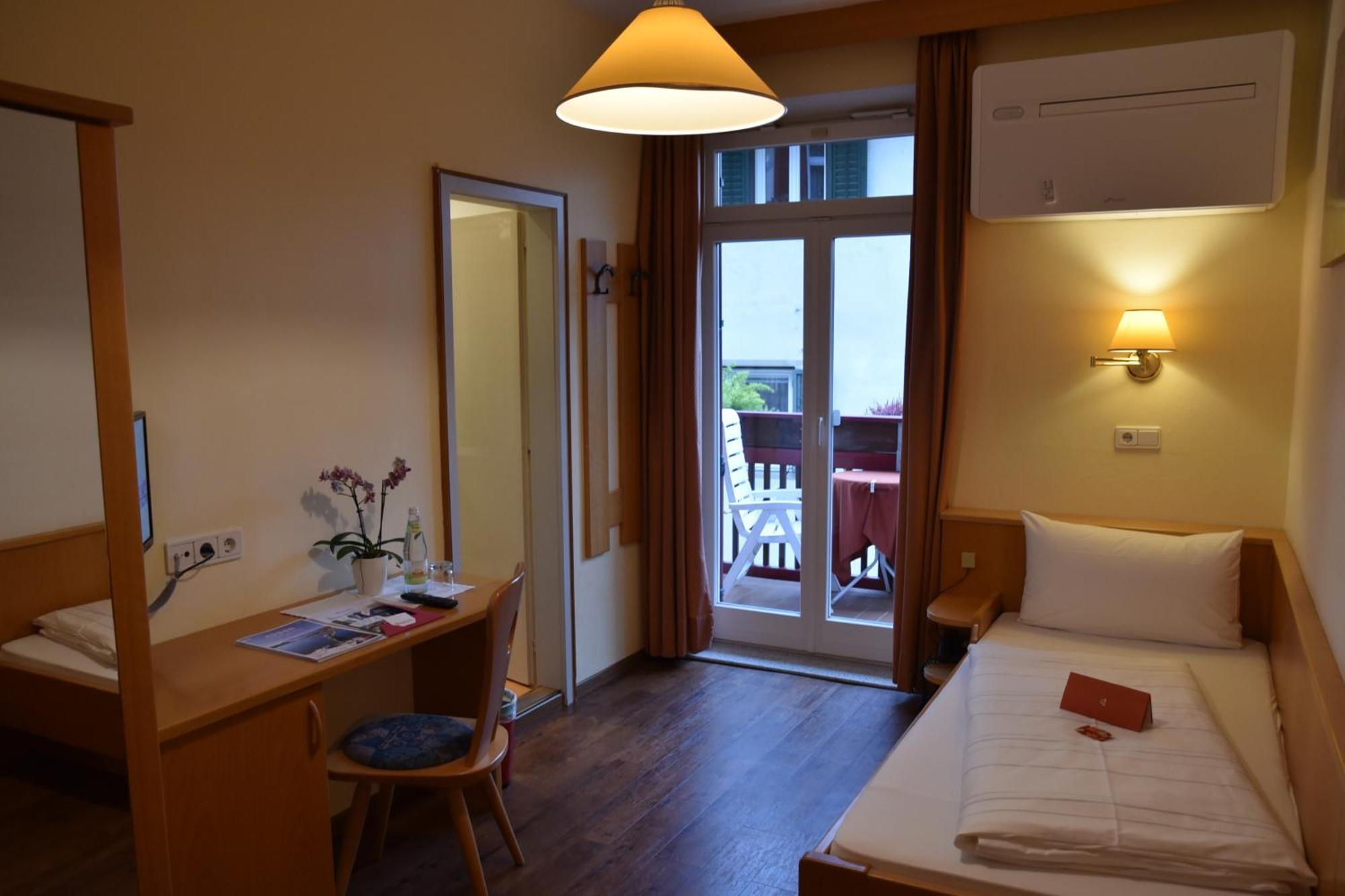 Angerburg Blumenhotel Appiano Sulla Strada Del Vino Habitación foto