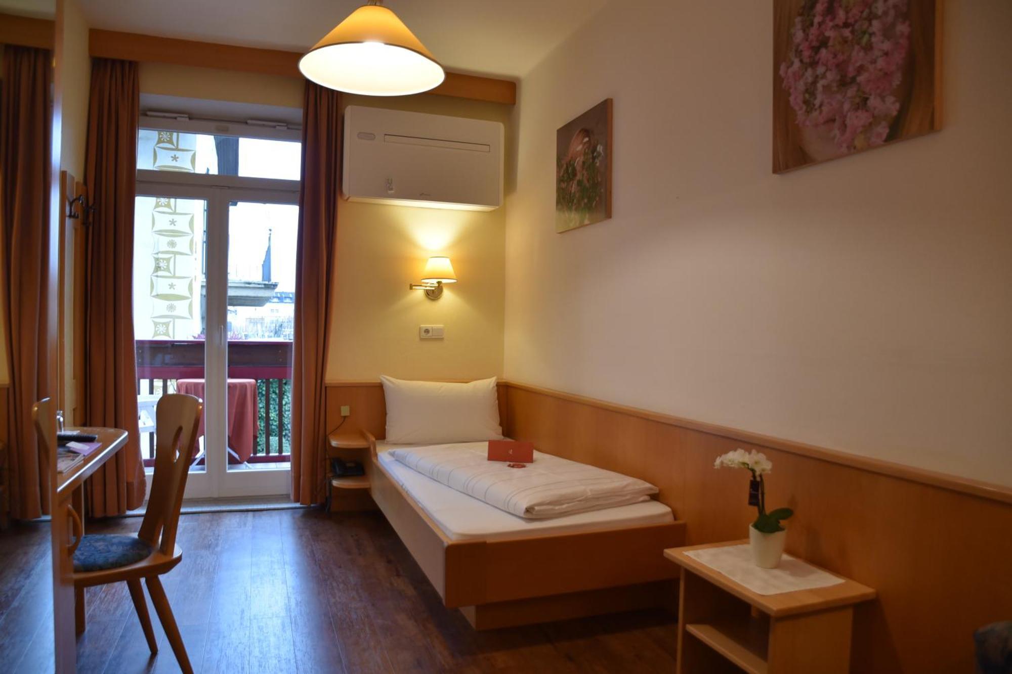 Angerburg Blumenhotel Appiano Sulla Strada Del Vino Habitación foto