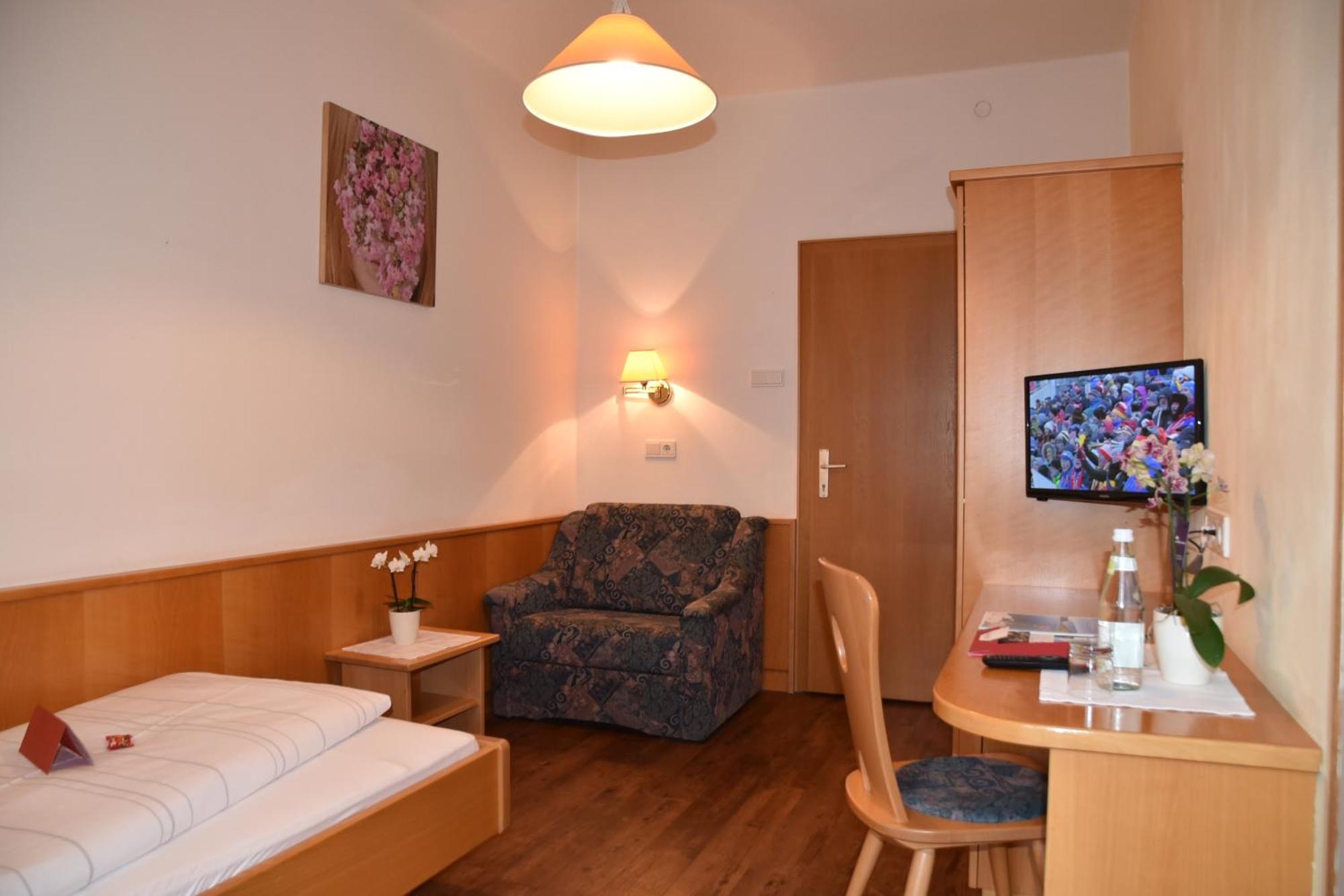 Angerburg Blumenhotel Appiano Sulla Strada Del Vino Habitación foto