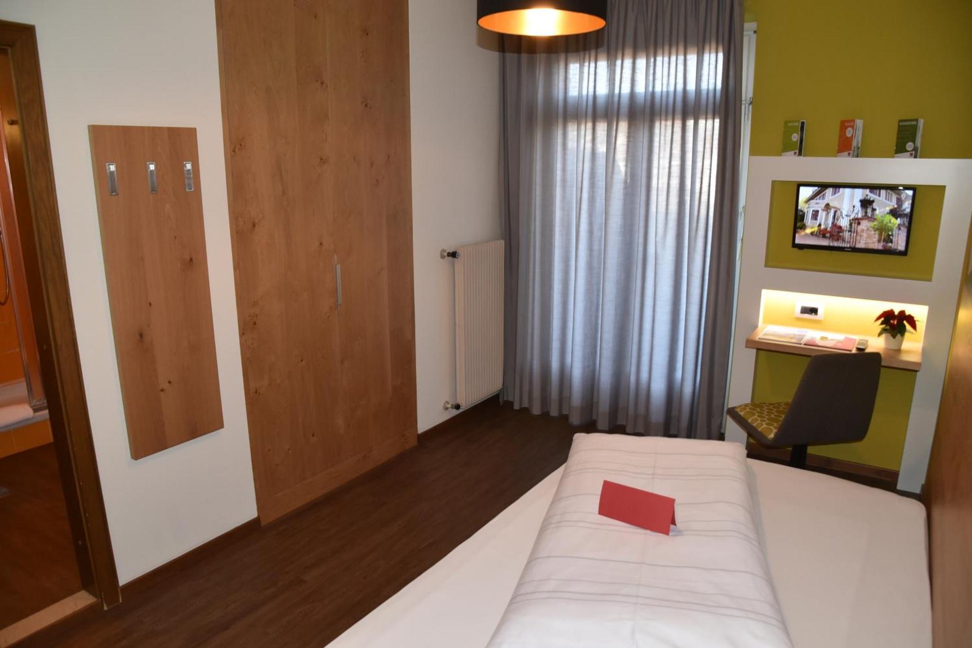 Angerburg Blumenhotel Appiano Sulla Strada Del Vino Habitación foto
