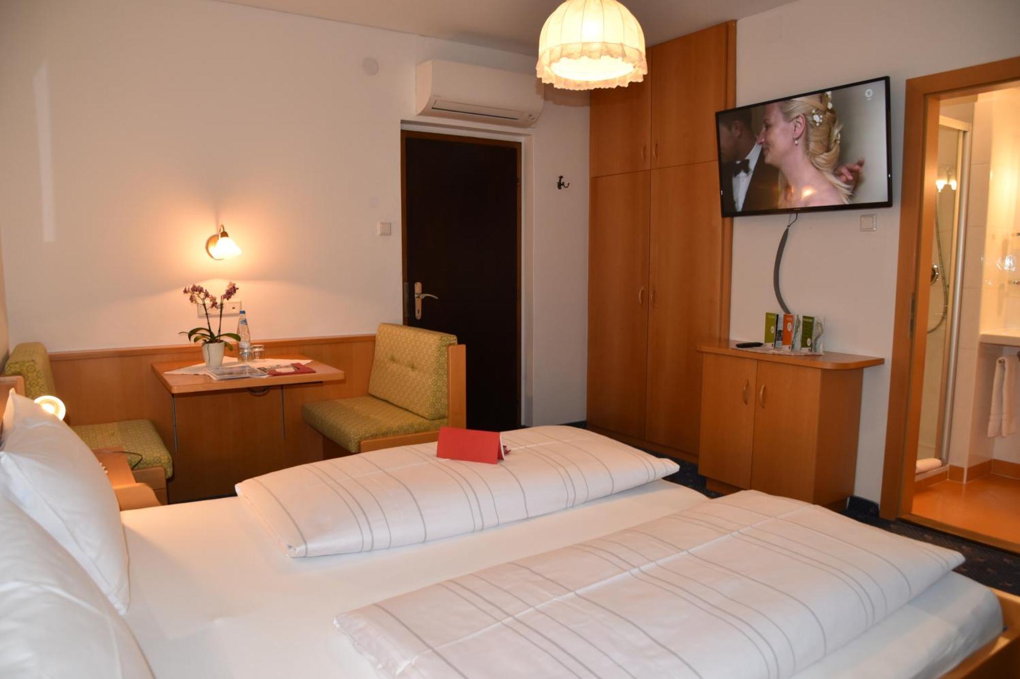 Angerburg Blumenhotel Appiano Sulla Strada Del Vino Habitación foto