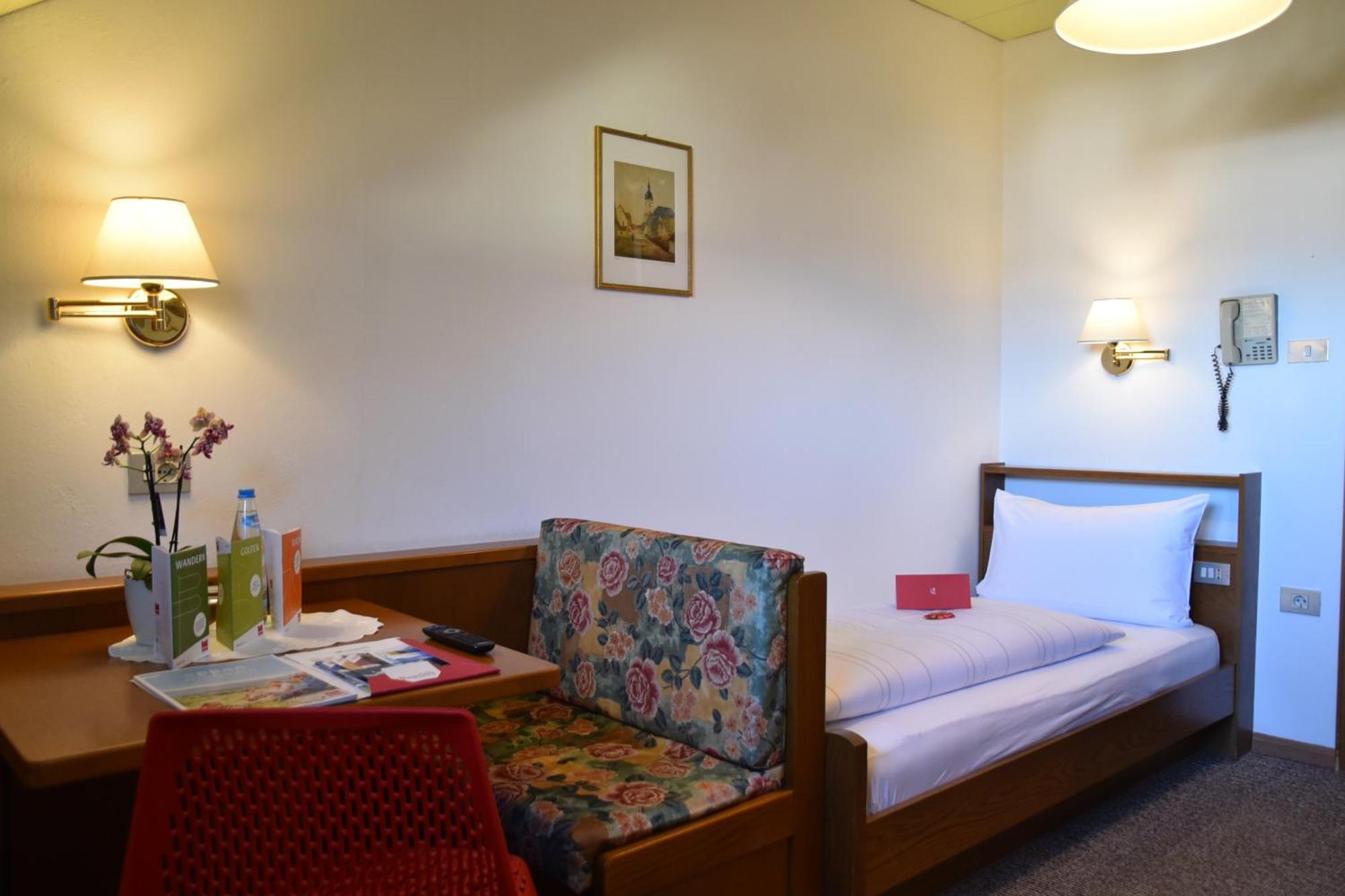Angerburg Blumenhotel Appiano Sulla Strada Del Vino Habitación foto