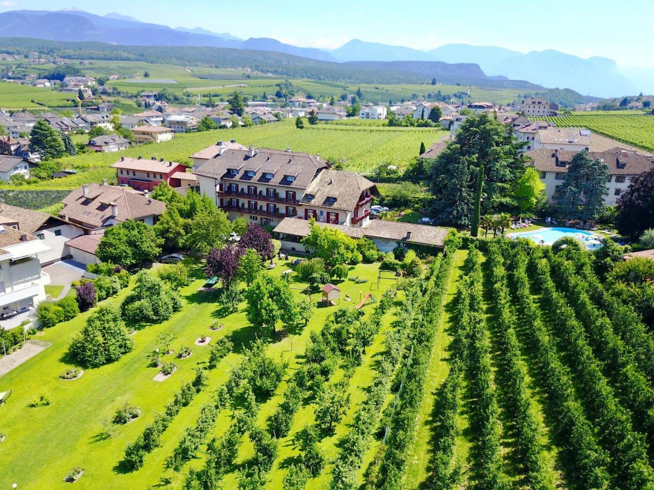 Angerburg Blumenhotel Appiano Sulla Strada Del Vino Exterior foto